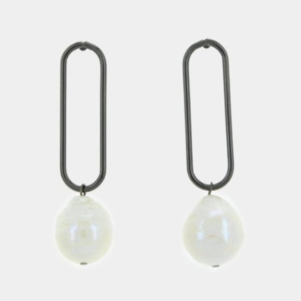 NEW Baroque Freshwater Pearls Paperclip Hoop NWT - Picture 4 of 6